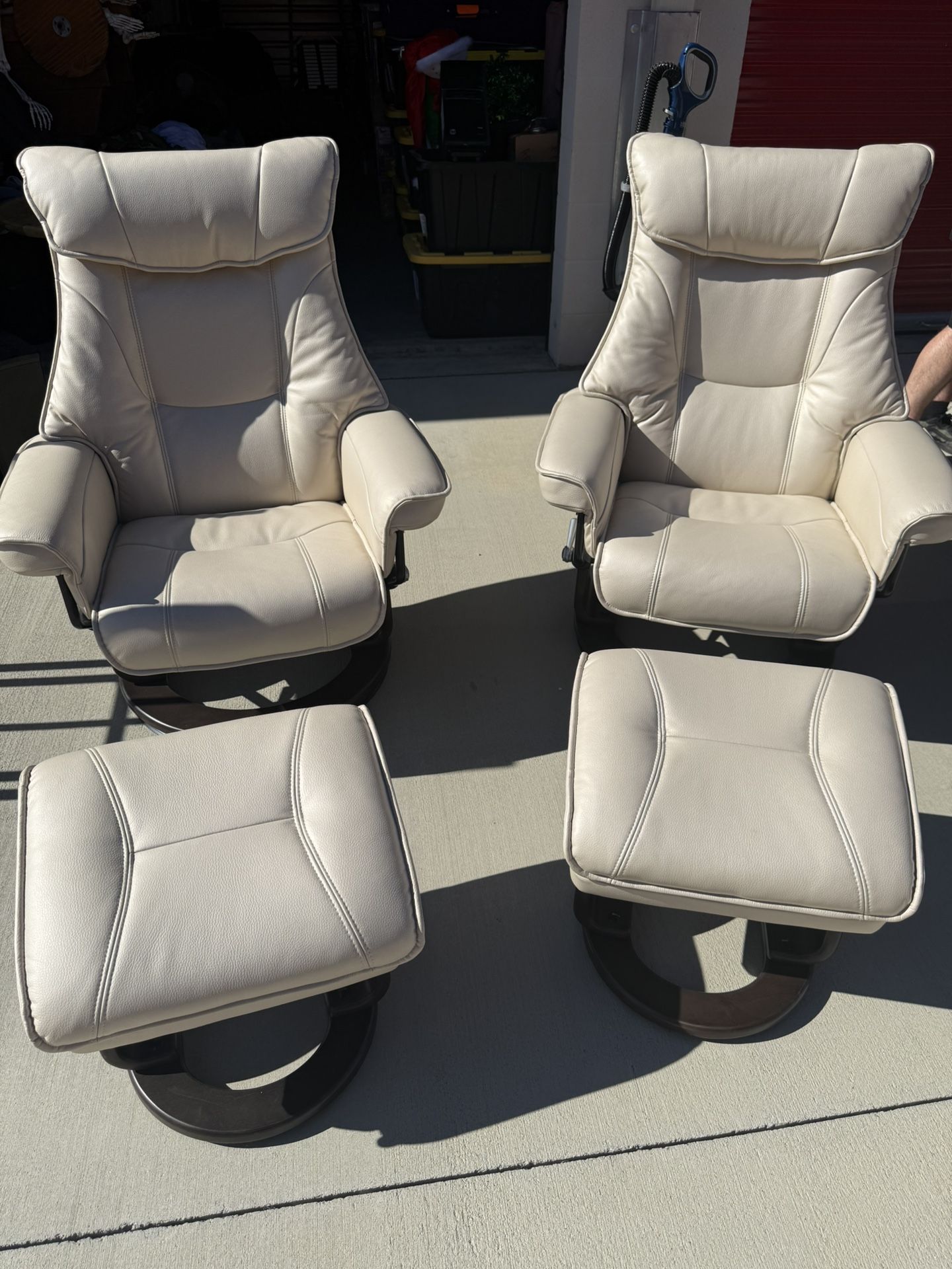 Leather Reclining Chairs
