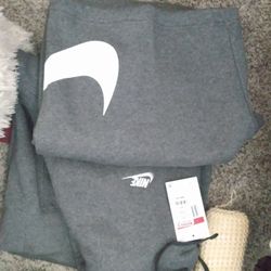 Grey Nike Short Sweat Suit for Sale in Tacoma, WA - OfferUp