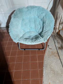 Light blue lounging chair in very good condition