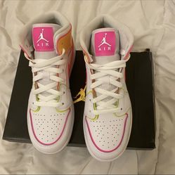 Air Jordan 1 Mid Edge Glow