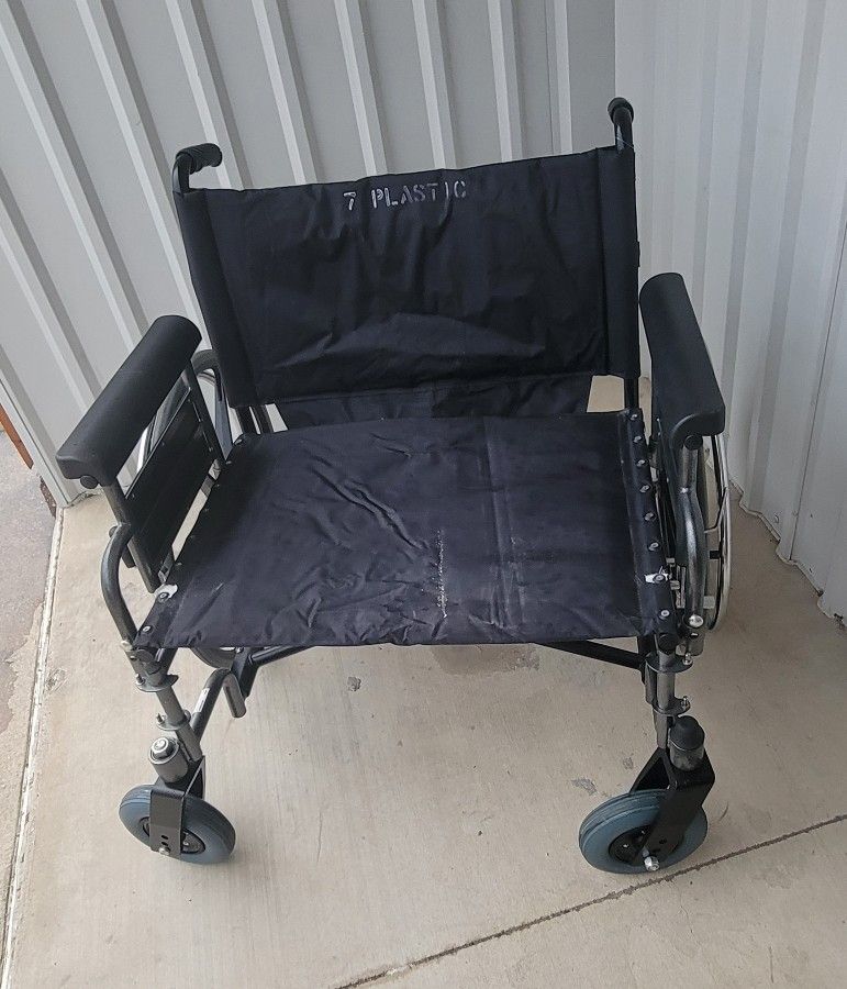 Medline Bariatric Wheelchair, 28" Wide Seat Weight Capacity 850 Pounds