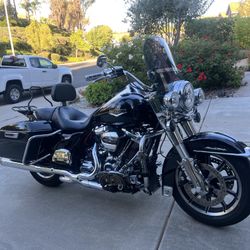 2018 Harley Road King Russ Collins Special
