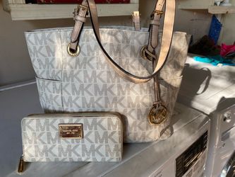 Michael Kors Jet Set Large Signature Tote & Matching Zip-Around Wallet Set - Vanilla/Beige