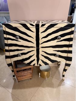 Zebra  table