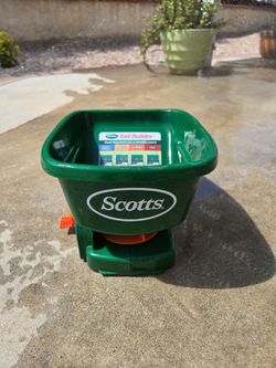 Scotts Fertilizer spreader