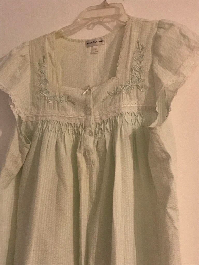 Women's Apparel: Light Green Nightgown Size Large