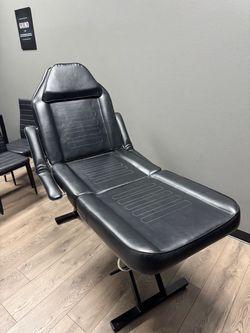 Professional Adjustable Tattoo Chair / Massage Bed – Excellent Condition