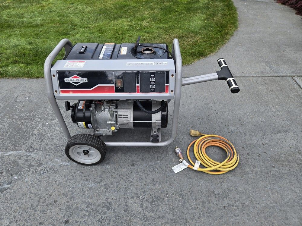 Briggs & Stratton 5,000 Watts 6,250 Starting Watts Generator, brand new