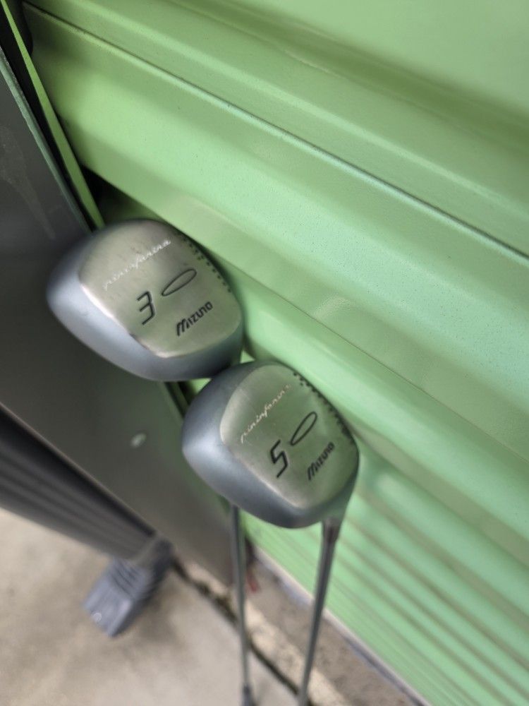 Rare mizuno pininfarina golf driver turbo #3 & #5
Showing signs of usage. Overall condition is good