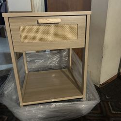 Rattan/wood End Table 
