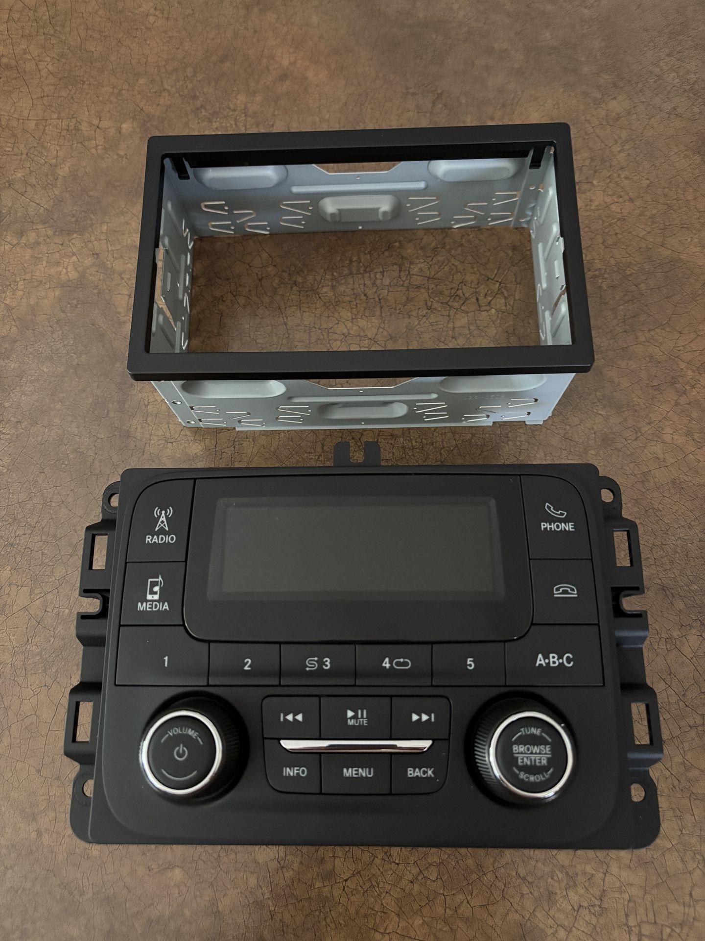 2020 Dodge Ram AM/FM Radio (stock)