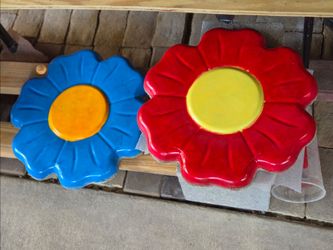 Flower-Shaped Garden Stepping Stones