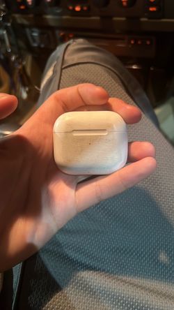 Apple AirPods Charging Case