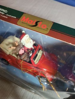 Maisto Christmas Ornament Santa/Rudolph In Classic Red VW Beetle Convertible