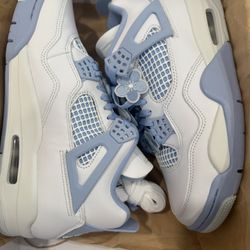Jordan 4’s Women 9.5 Forget Me Not