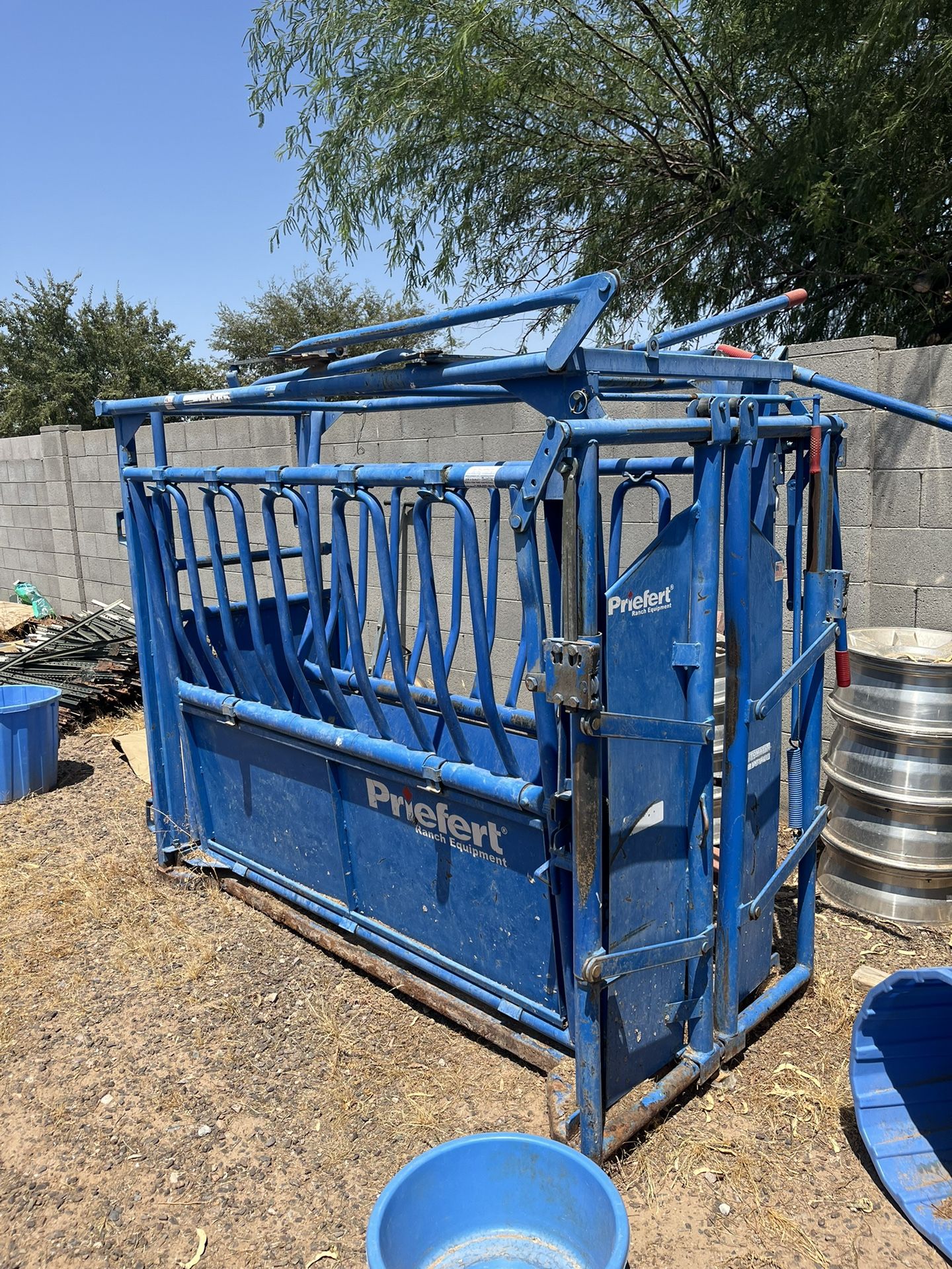 Priefert Cattle Chute
