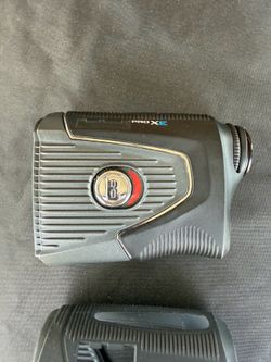 Bushnell XE rangefinder with case