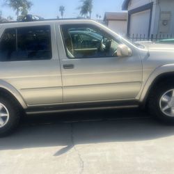 01 nissan pathfinder lE 4x4 3.5l