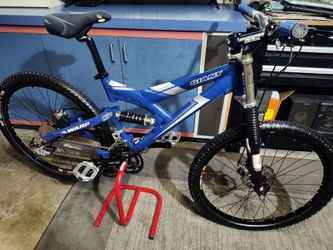 Giant Warp DS2 custom
