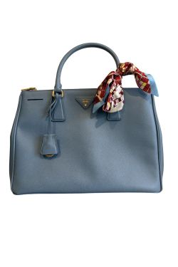 Pratt Galleria saffiano leather tote double zip style.👜 ♥️