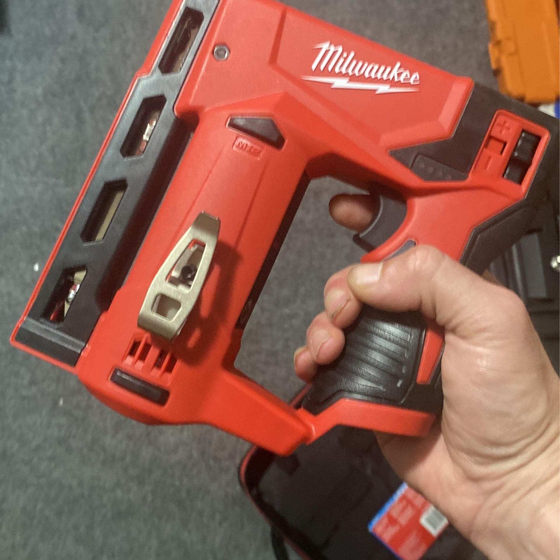 Milwaukee M12 Stapler Gun