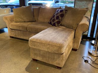 Neutral Sofa w/ Attached Cushions & Chaise
