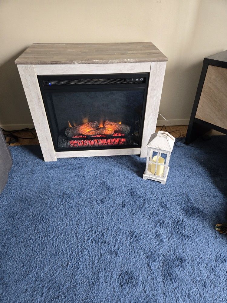 ELECTRIC FIREPLACE GREAT CONDITION