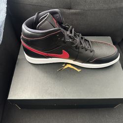 Jordan 1 mid