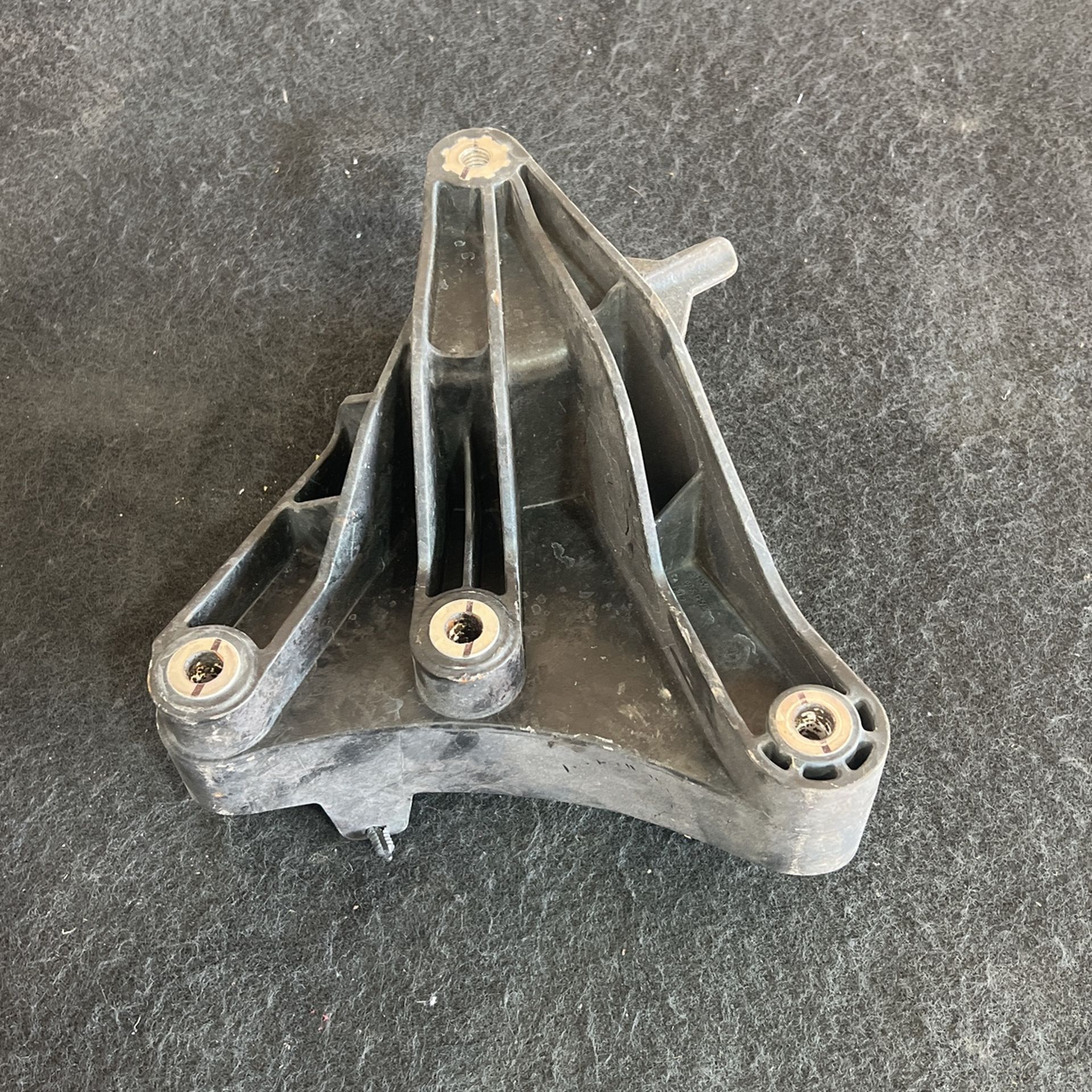18-21 Chevrolet Traverse Transmission Engine Mount 2018 2019 2020 2021