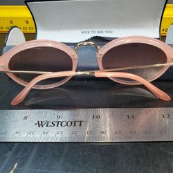 H&M 0 Sunglasses with a case 
bridge width 23mm,
lens diameter 50mm, lens height 45mm, and arm length 140mm.
left side one screw is missing