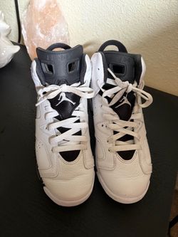 Gently used boys Jordan 6 retro size 6.5 Y