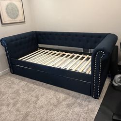 Trundle Day Bed With Like-New Mattresses 
