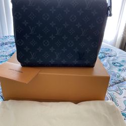 Louis Vuitton pre-owned Monogram Eclipse District PM Messenger Bag -  Farfetch