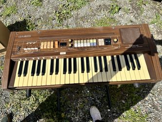 vintage Casio Casiotone 401 electronic keyboard