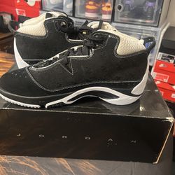 2008 Air Jordan Carmelo Melo 5 - size 12 Brand New shoes  Black/White Metallic Silver