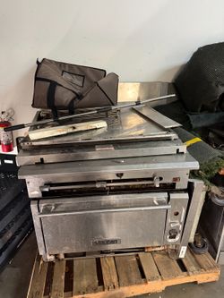 Vulcan VTC36C 36" Gas Charbroiler with Convection Oven