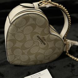 Coach Heart Shape Bag in Signature Canvas💕