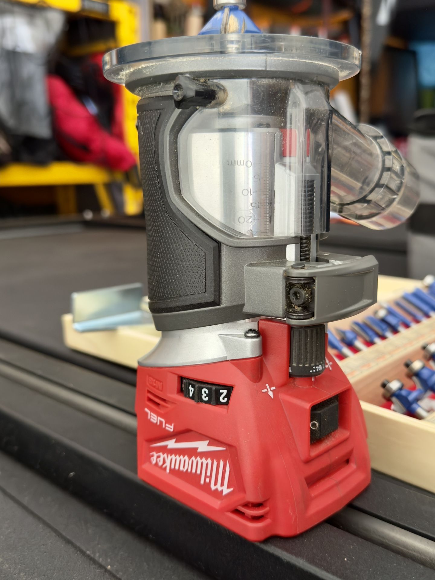 Milwaukee Router Brushless motor M18 +bit set