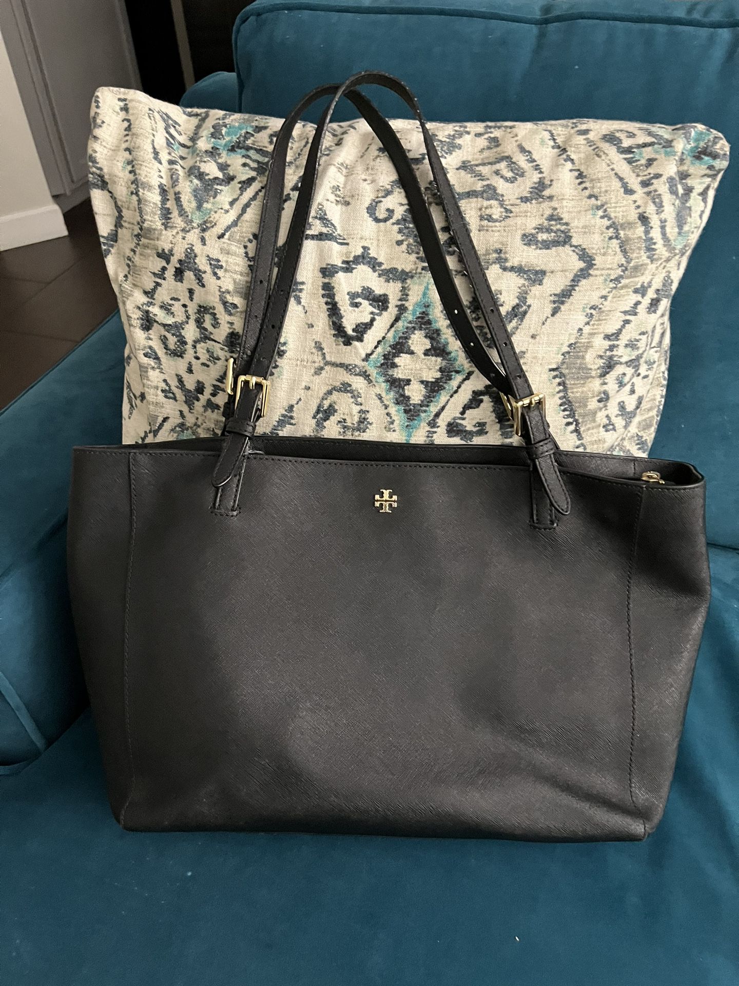Tory Burch Black Bag Great For Work/Travel/ Everyday for Sale in