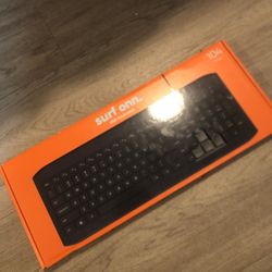 NIB Surf Onn 5FT Wired USB Keyboard 104 Keys PC & MAC 2050, Low Profile Keys