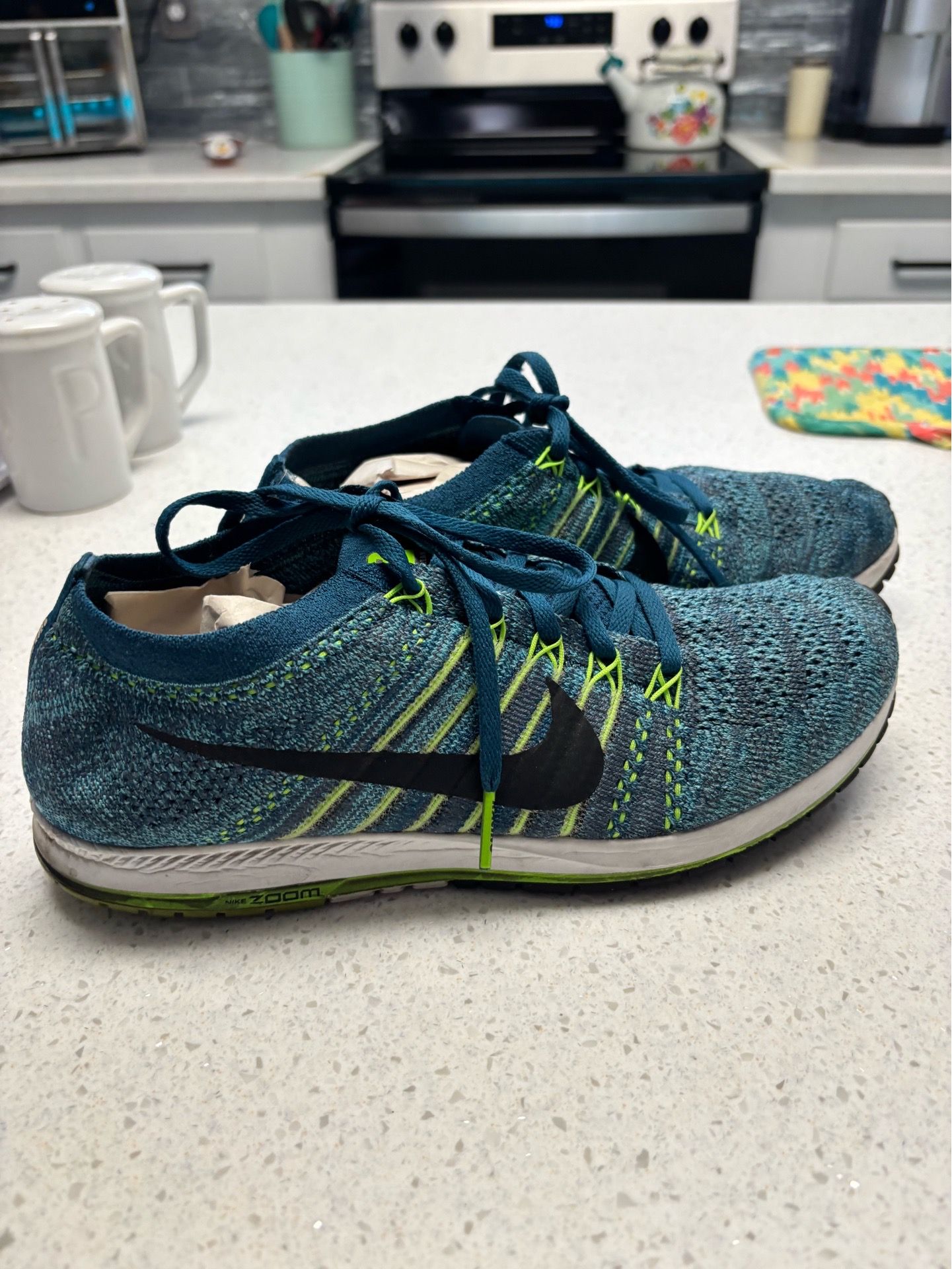 Men’s/women’s Nike flyknit shoes