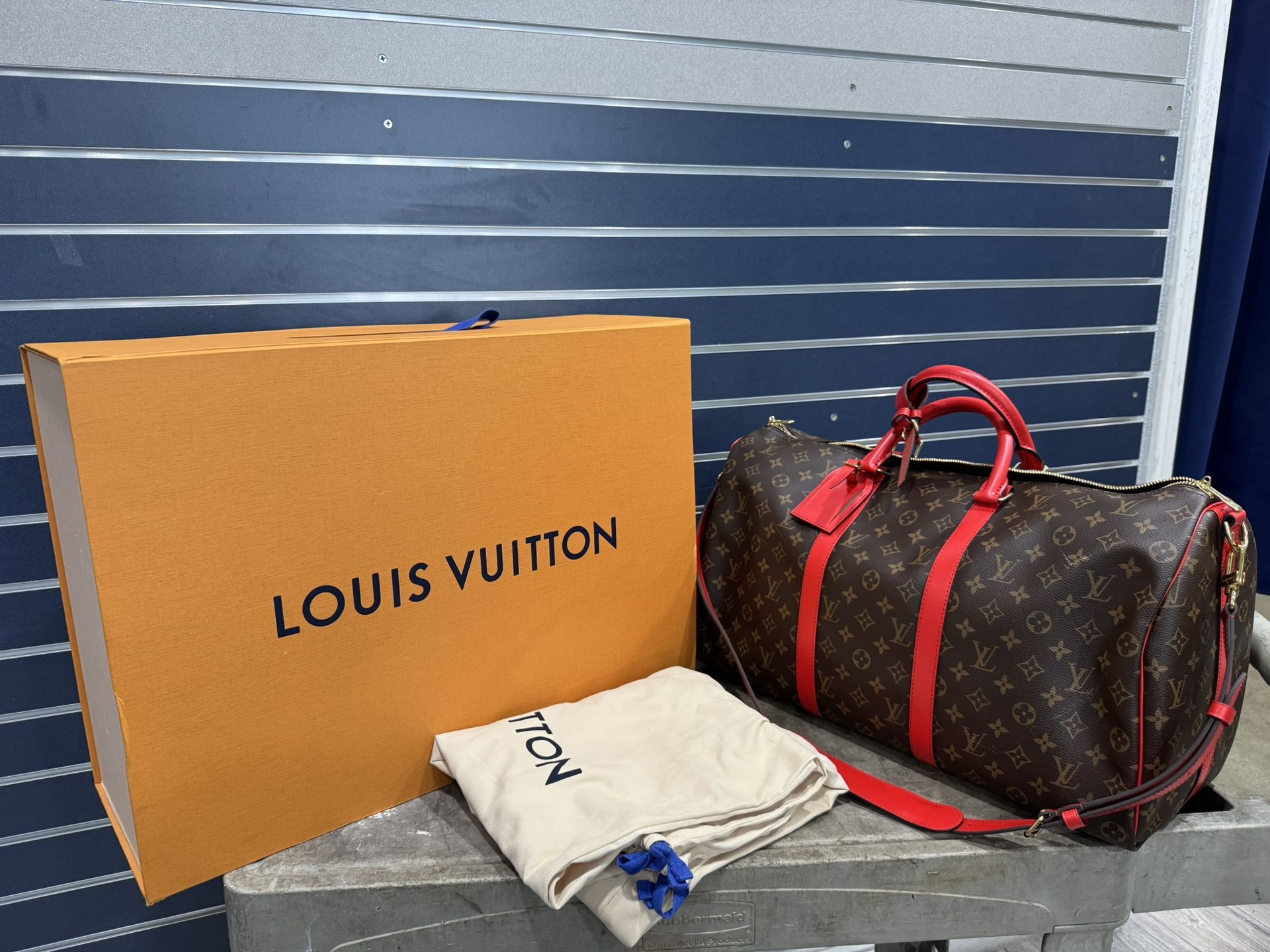 LOUIS VUITTON