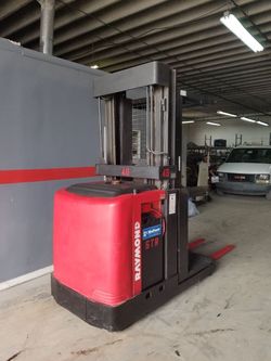 Raymond Forklift order picker