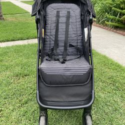 Great foldable stroller for sale at more than half off retail! Graco NimbleLite