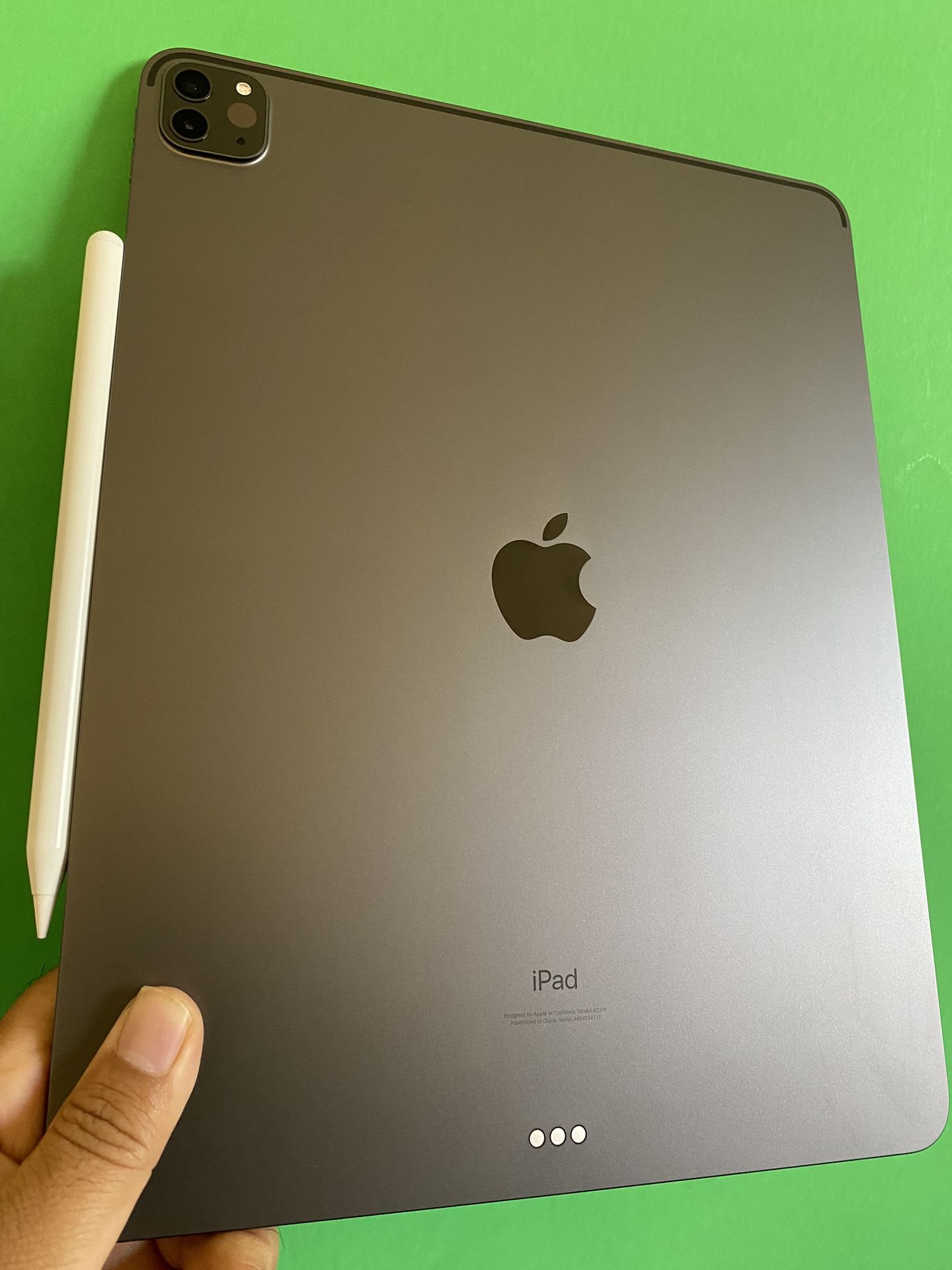 256GB Apple IPad Pro 12.9” 5th Generation (2021 Model / M1 chip / Liquid Retina XDR display) with keyboard, pen & Accessories