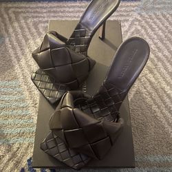 Brand New Bottega lido heels Size 40