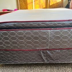Queen Pillow Top Mattress With Box Spring 