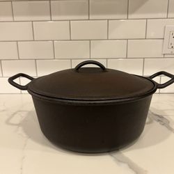 Lodge Dutch Oven -  cast Iron 7qt 