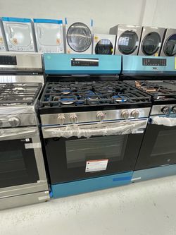 New Frigidaire 30 Gas Range - Air Fryer