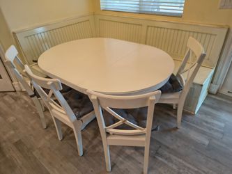 Ikea White Pedestal Table With 4 White Chairs